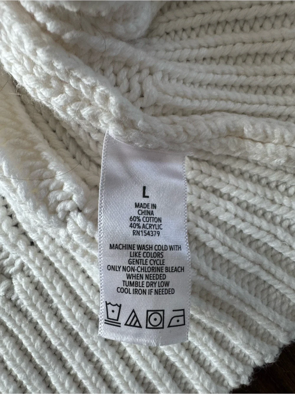 Aeropostale Women's Cream Cable Knit V-Neck Sweater Size L